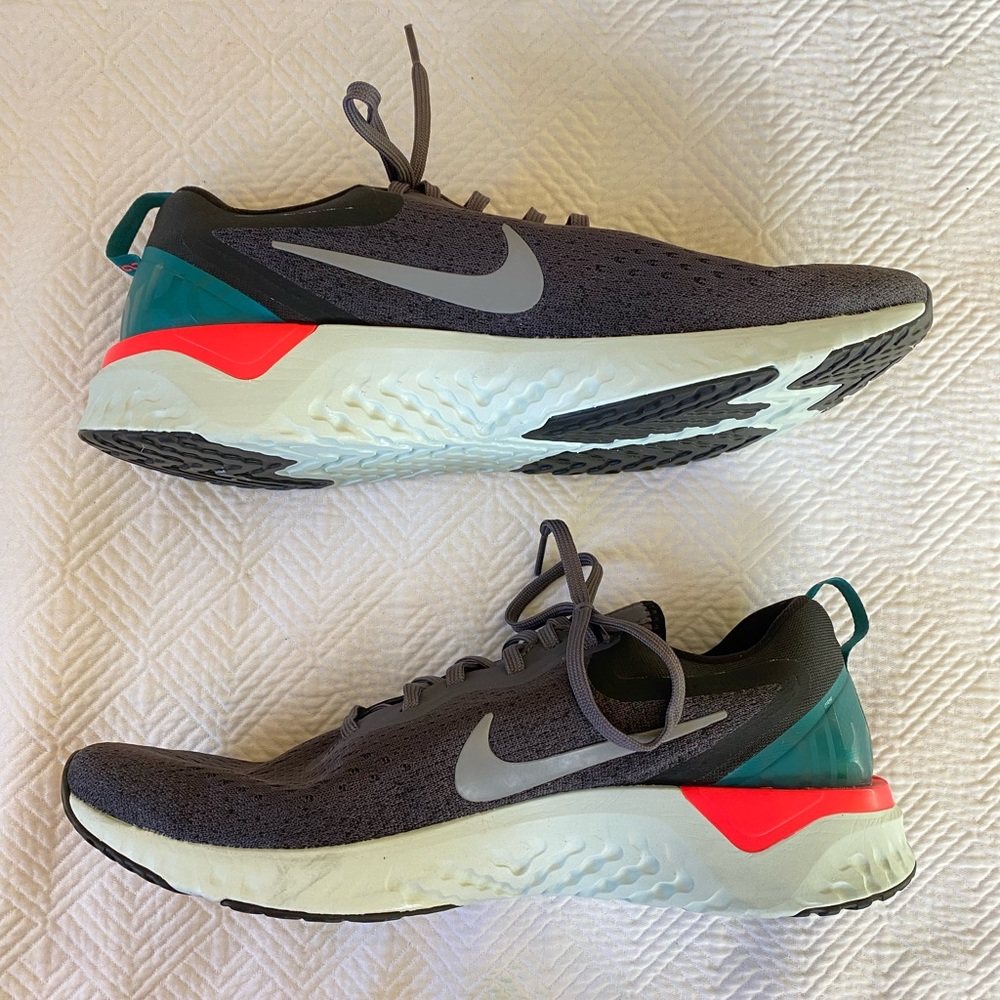 BNWOT Men’s Nike Odyssey React Flyknit Running Shoe